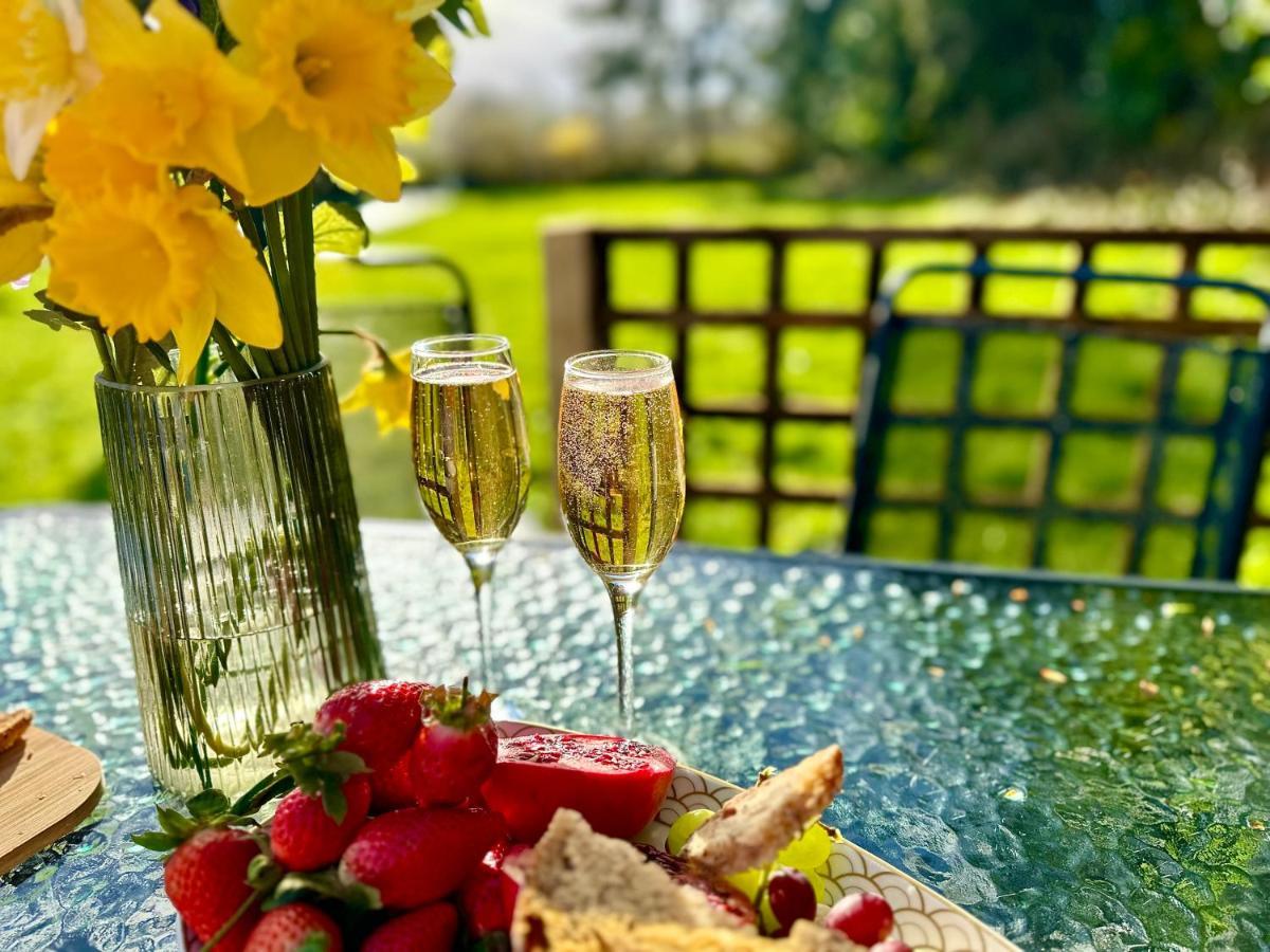Three Bedroom Rural, Relaxing And Peaceful,Dogs Welcome! With Cymru Holidays Abergavenny Ngoại thất bức ảnh