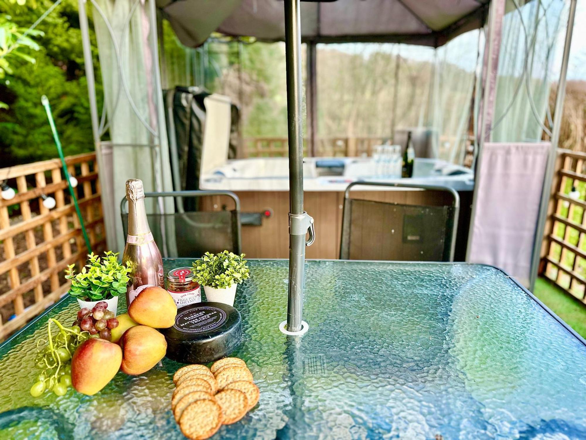 Three Bedroom Rural, Relaxing And Peaceful,Dogs Welcome! With Cymru Holidays Abergavenny Ngoại thất bức ảnh